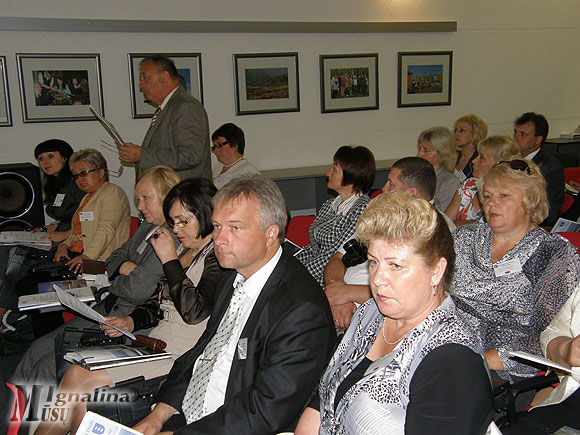 Posėdžio salėje – baltarusijos rajonų atstovai