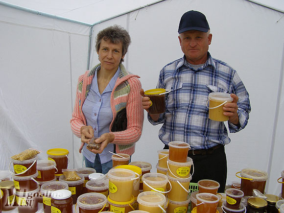 Profesionaliausiu šių metų bitininkais pripažinti kazitiškietis Stanislovas Čirikas ir jo žmona Aldona
