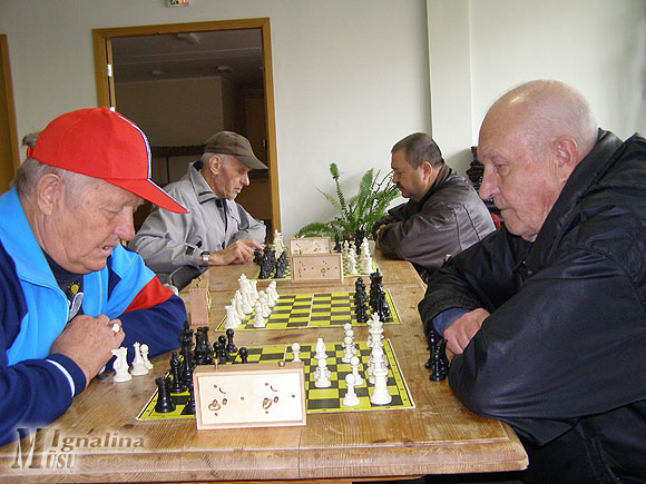 Šachmatininkų čempionui Valdemarui Rusinui (dešinėje) kiek rimčiau pasipriešino tik Jurijus Zverevas