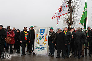 Grupė Ignalinos rajono ūkininkų penktadienį Kėdainiuose, sutinkant „belorusą“ iš Estijos
