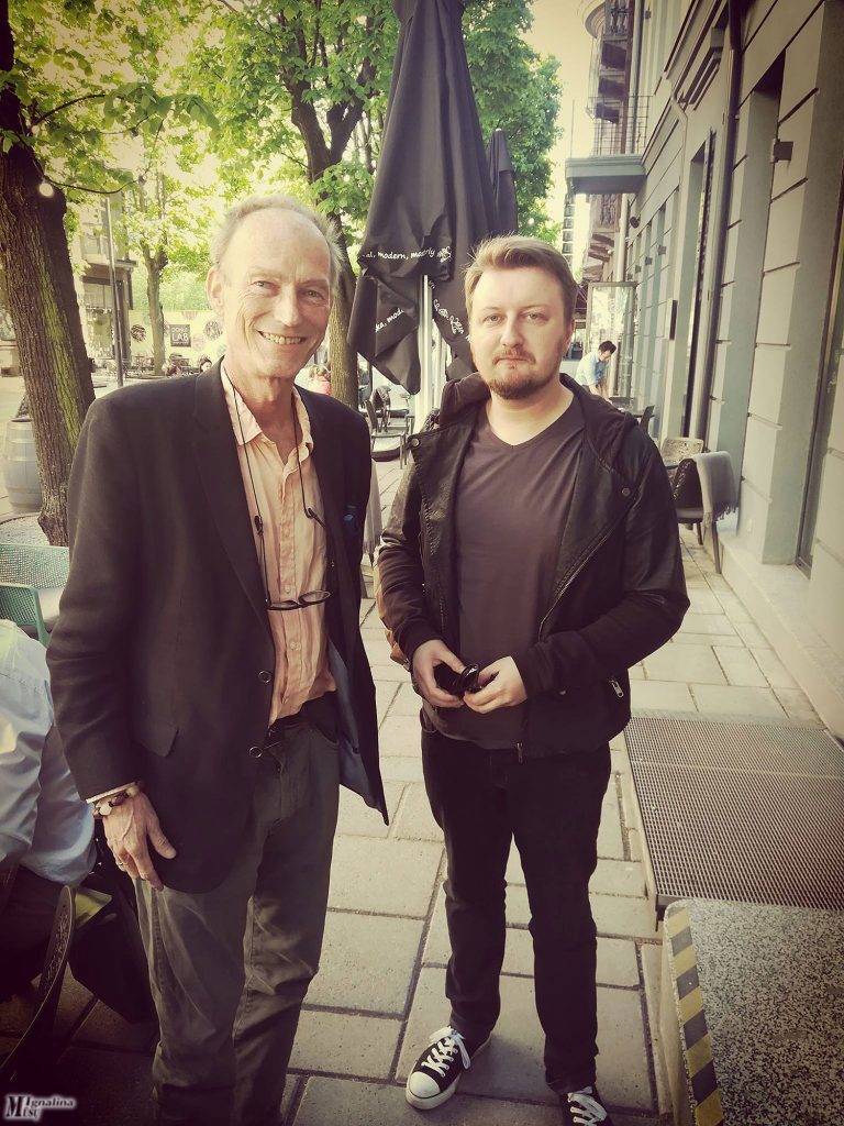 Su norvegų antropologu Thomasu Hyllandu Eriksenu